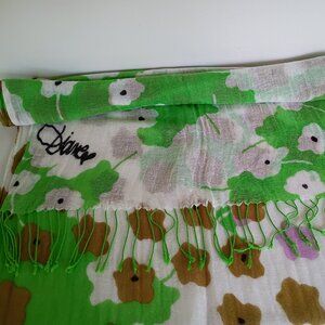 Beautiful Vintage Gloria Vanderbilt floral fringe scarf.